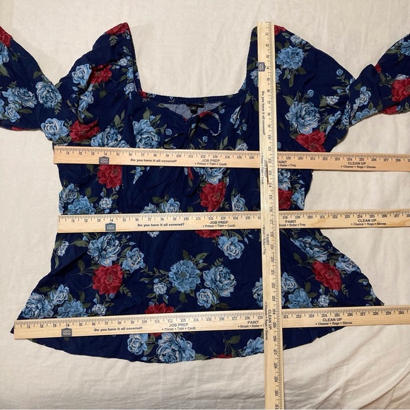 Torrid Gray Viscose Blend Floral Puff Sleeve Blouse with Peplum - Picture 2 of 8